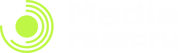 Logo MediaFactory - Agencja SEO Szczecin z białym napisem obok, w kolorach zielonym i białym, symbolizujące profesjonalne usługi SEO.